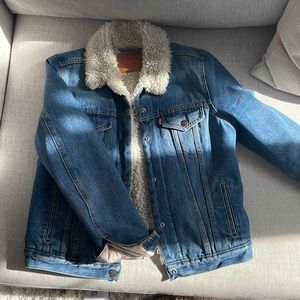 Levi’s Trucker Jacket with Fur